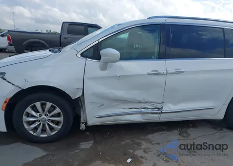 2019 Chrysler Pacifica Touring L from USA, damaged, VIN 2C4RC1BG6KR593077
